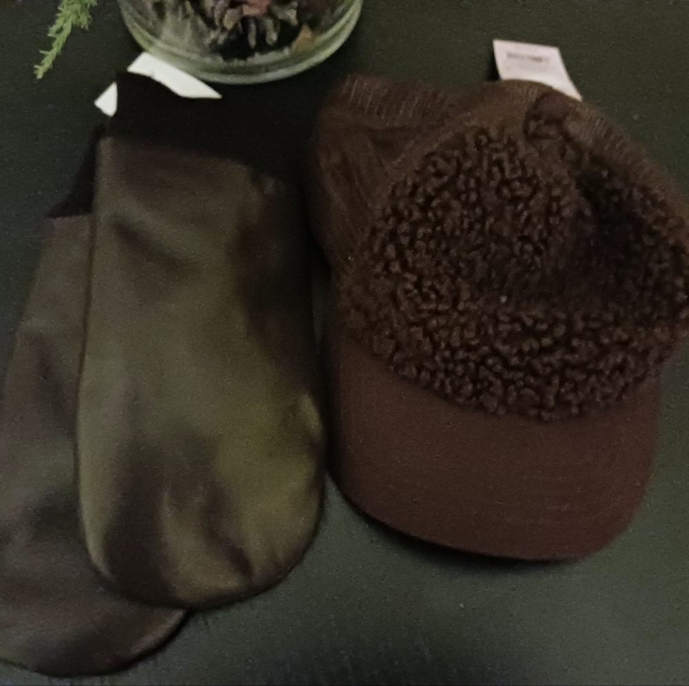 Chocolate Trucker Hat & Mitten Set